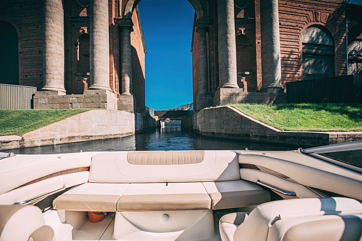 Катер Moulin Rouge image- 7